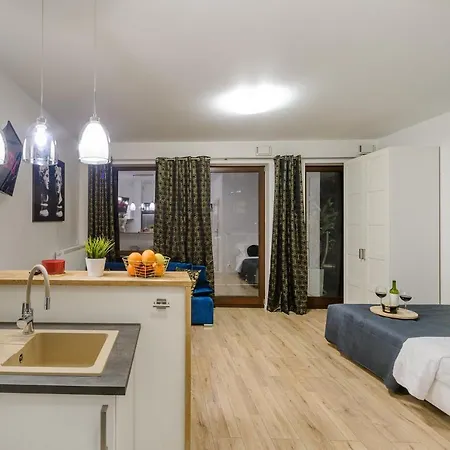 Stylish Near Arkadia Апартаменты *